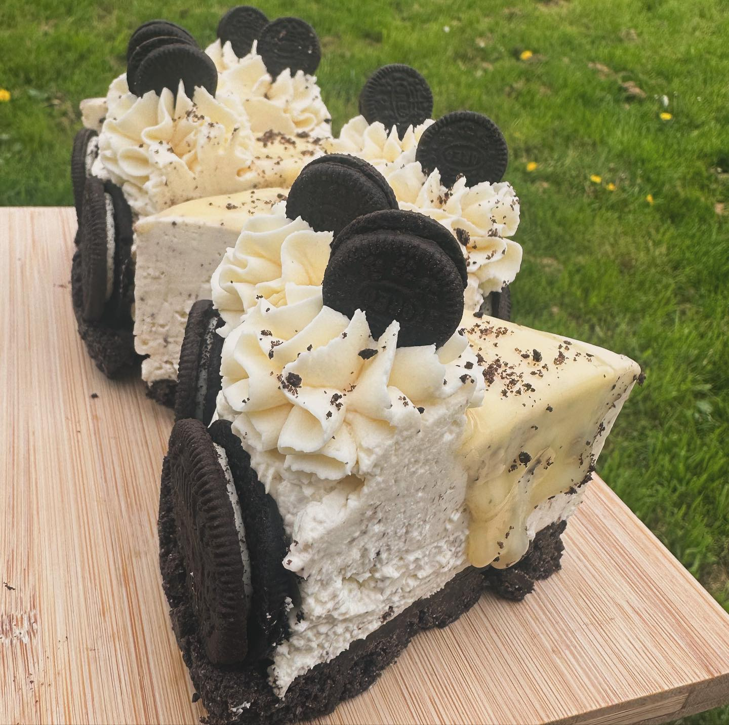Oreo Cheesecake Slice